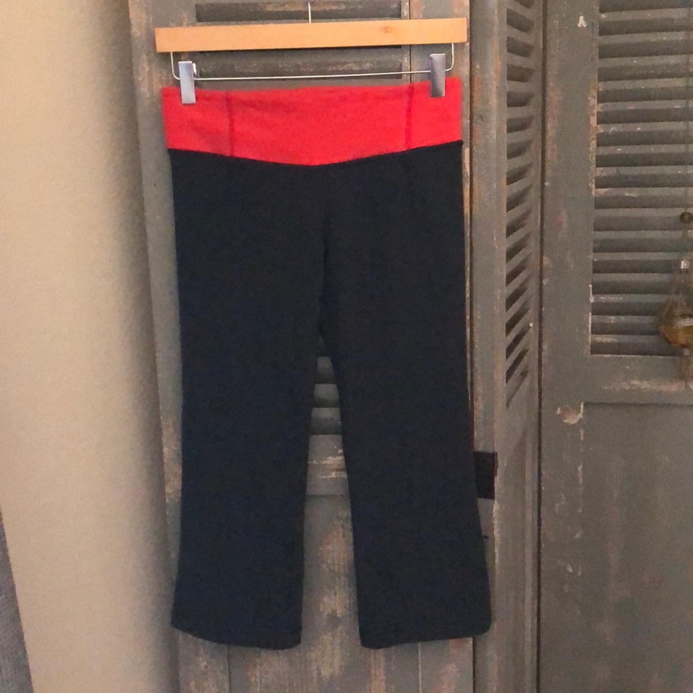 Lululemon crop and flow pants in charcoal sz6